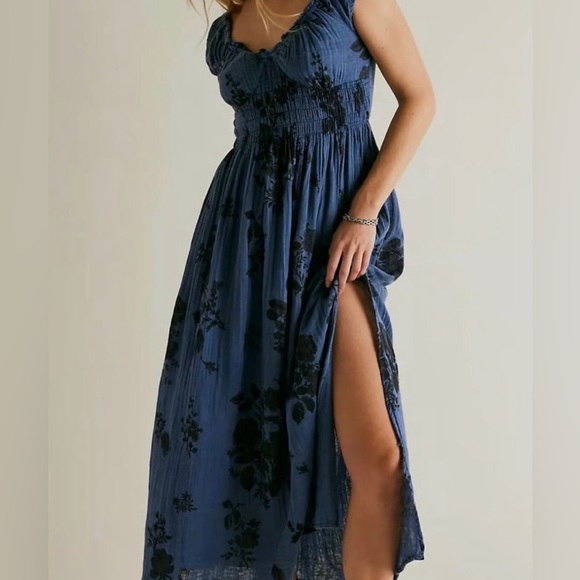 Free People Forget me not Maxi in Oceana Blue Floral with ruched ruched bodice - Picture 2 of 6